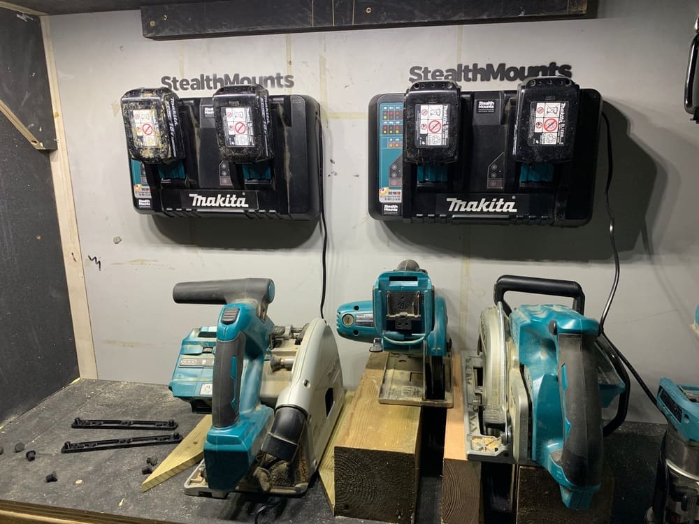 Stealth Mounts Fästen för MAKITA 18v DC18RD dubbelladdare, 2 par, STEALTHMOUNTS - 9