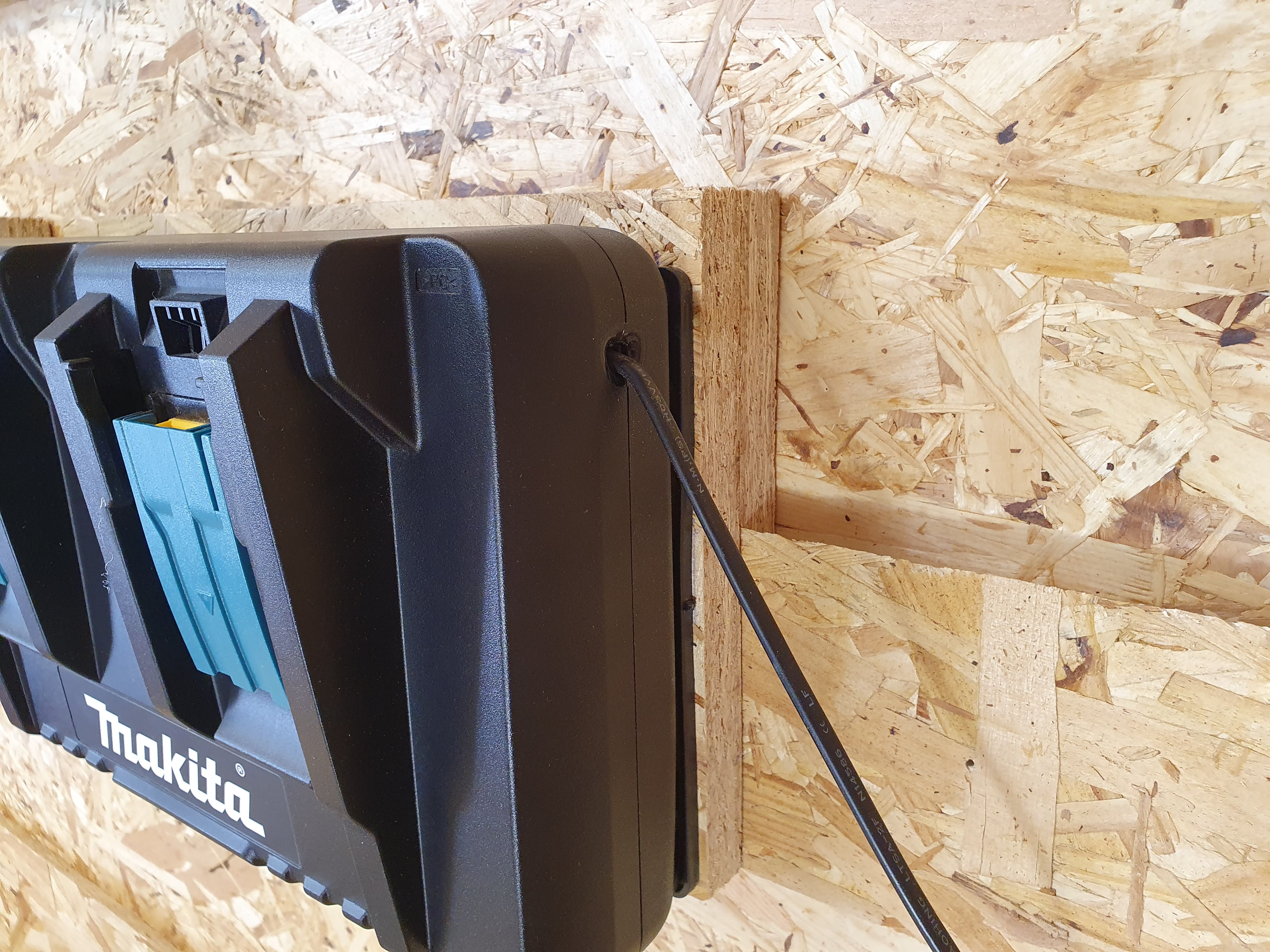 Stealth Mounts Fästen för MAKITA 18v DC18RD dubbelladdare, 2 par, STEALTHMOUNTS - 8