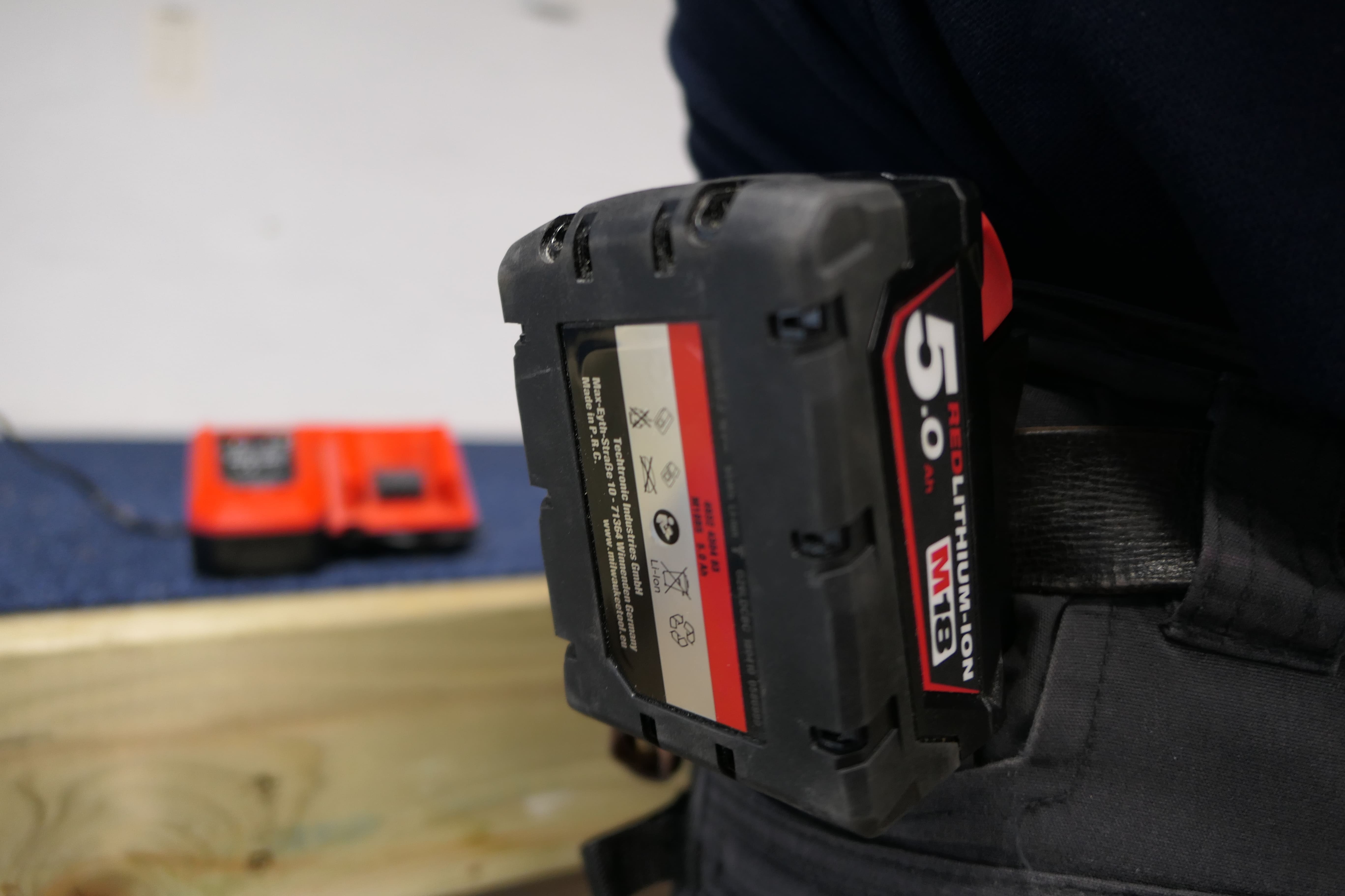Stealth Mounts Batterifästen 6-pack för Milwaukee M18 ABS Väggmontage Röd, StealthMounts - 13