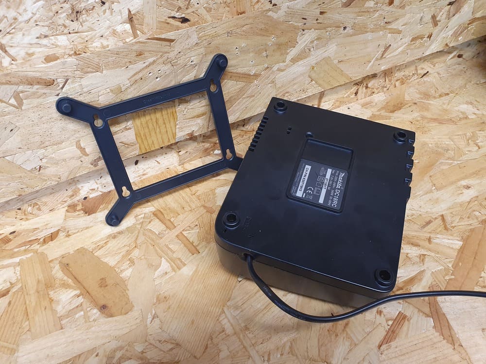 Stealth Mounts Fästen för MAKITA 18v DC18RC laddare, 2 par, STEALTHMOUNTS - 2
