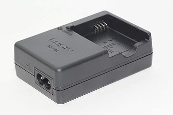 Övriga2 Laddare Panasonic DE-A98 för batterier till Lumix BLG10, BLE9, original, 230V