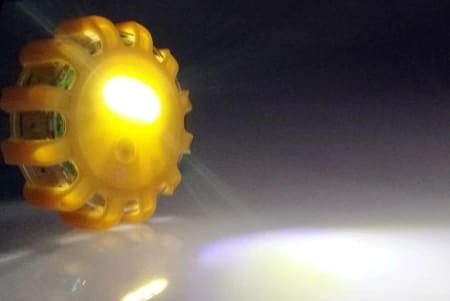 Magnetisk UFO LED-vägvarningslampa för nödsituationer, stöttålig, vattentät, 3 x AAA-batterier, gul. - 7