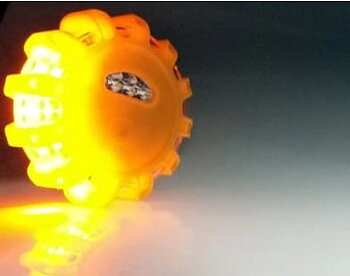 Magnetisk UFO LED-vägvarningslampa för nödsituationer, stöttålig, vattentät, 3 x AAA-batterier, gul.