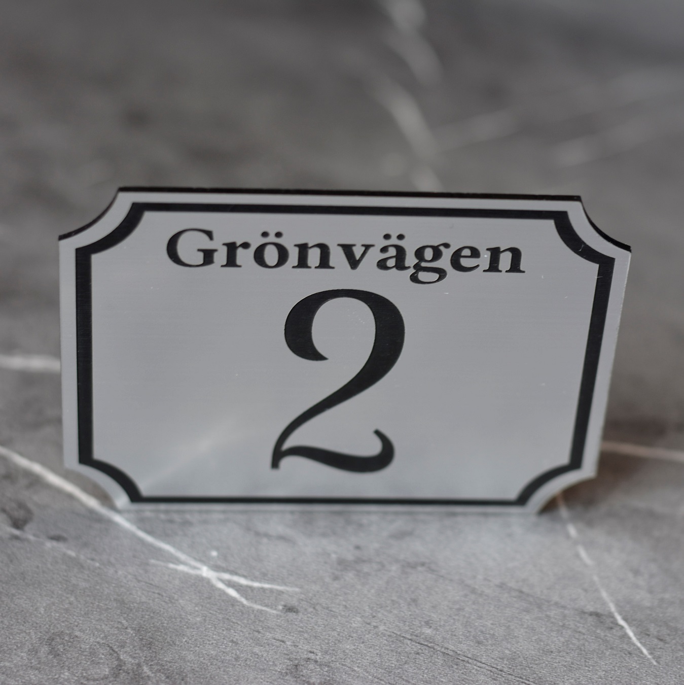 Siffra med vägnamn/Efternamn klassisk design till brevlåda Metall-look - 2