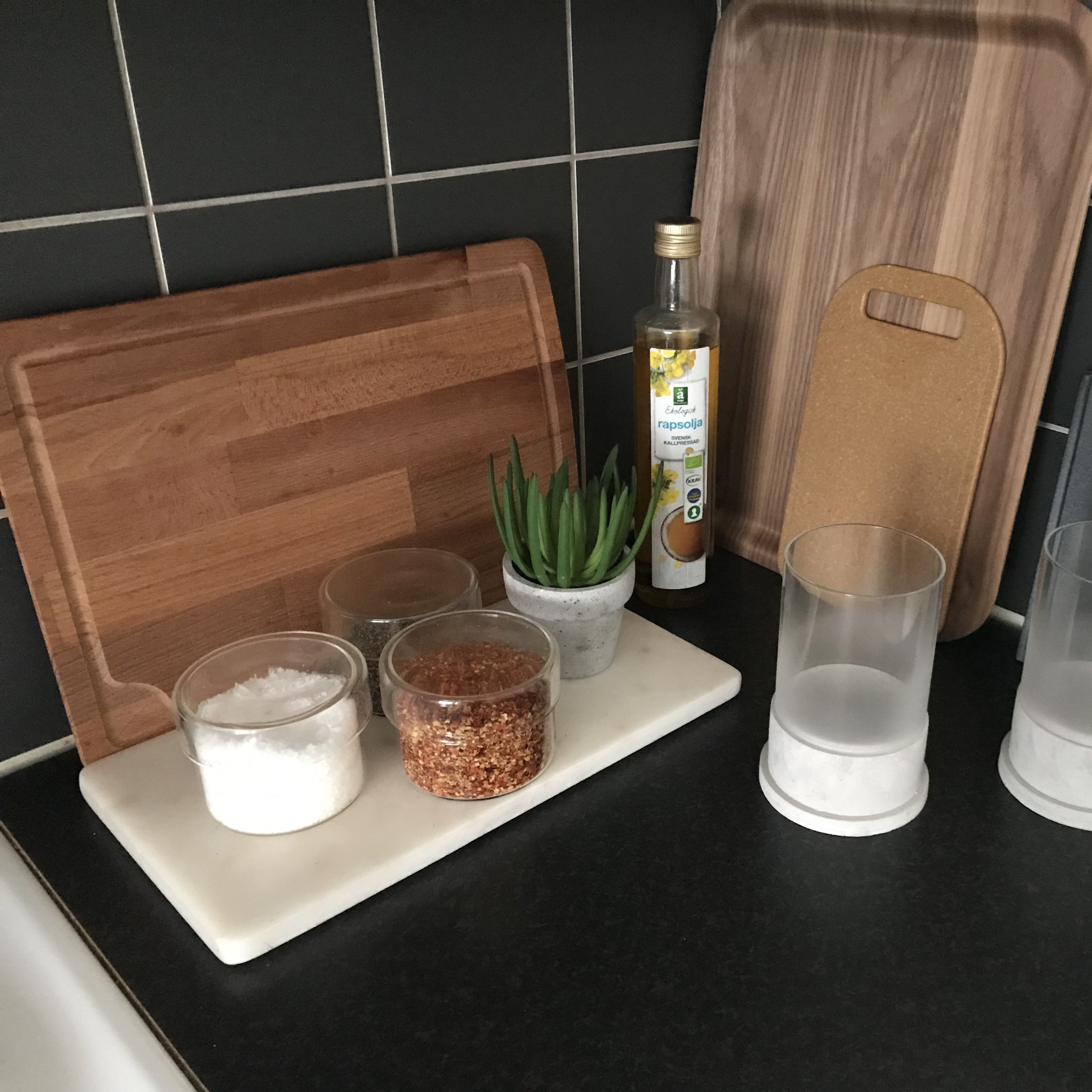 Mörkgrå Kakeldekor - 2
