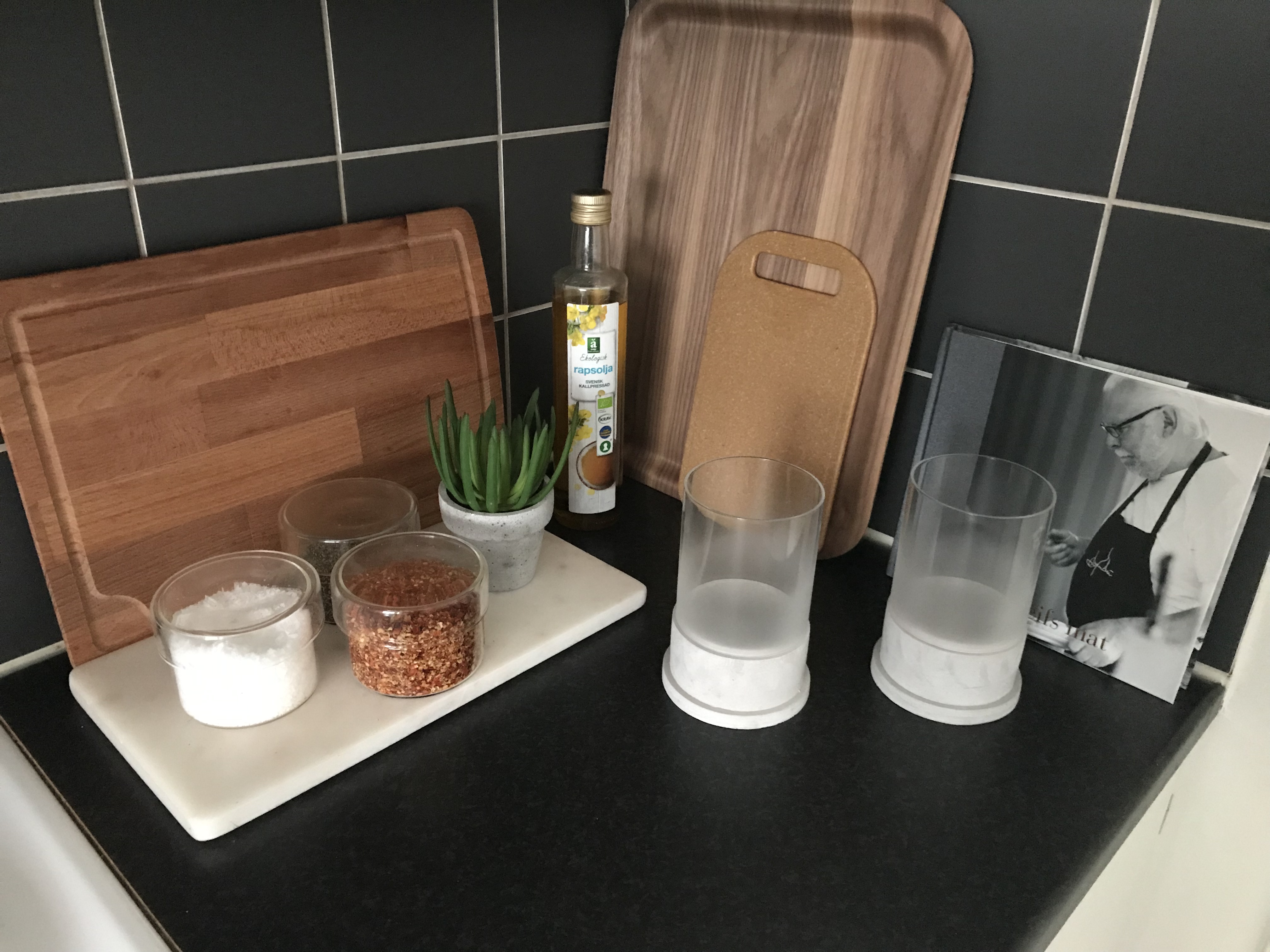 Mörkgrå Kakeldekor - 4