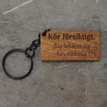 Kör försiktigt! Nyckelbricka (Graverat trä)