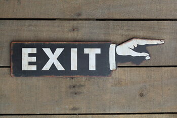 Metallskylt "exit" i sekelskiftstil