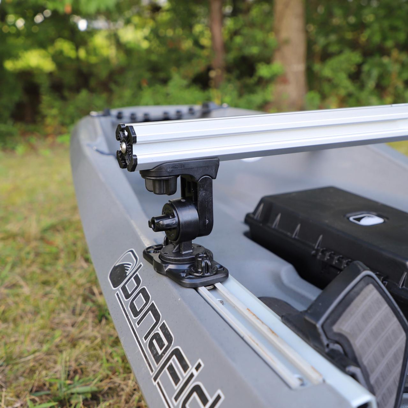Yakattack 34 tum / 66 cm Command Center Crossbar, med Zero Play LockNLoad™-spårmonteringsadapter - 4