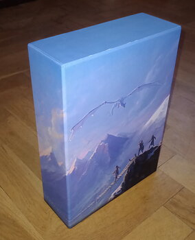 Eon V – Slipcase (helmgastversion)