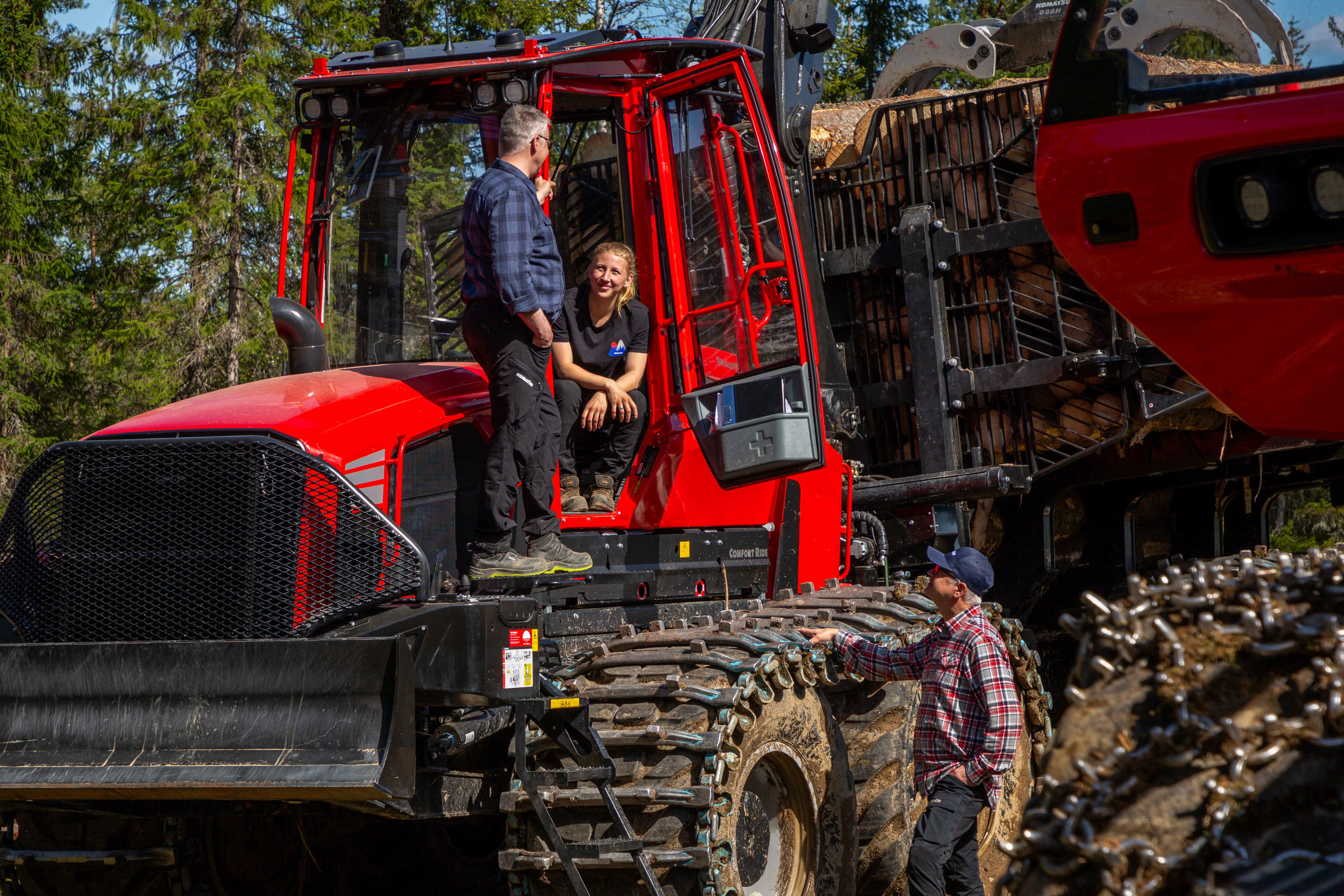KOMATSU FOREST WEBSHOP Här hittar du praktiska och snygga kläder och accessoarer som underlättar vardagen för dig och din familj. 