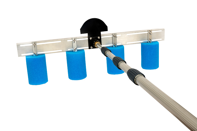 The Roofbrush TS3-single cup tile incl telescope pole. Brush your roof free from thick moss and pine needles. 