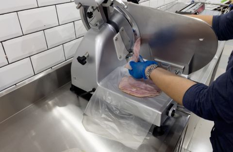 Storköksmaskiner för alla behov som skärmaskiener, köttkvarnar och korvmaskiner
