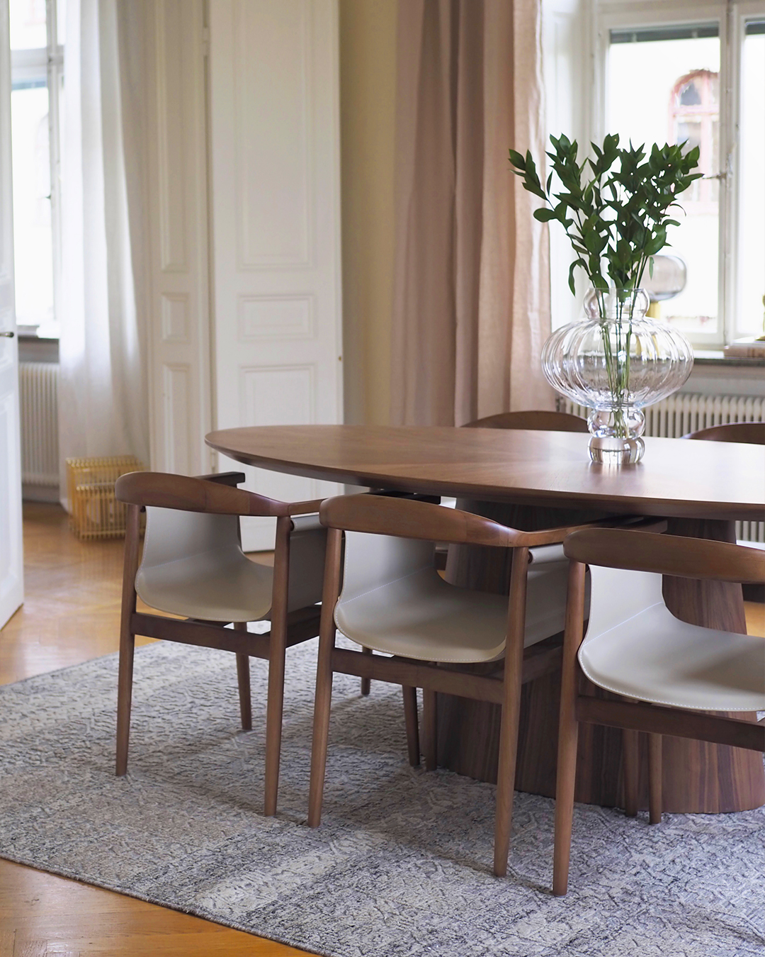 Matstol i valnötsfinish/beige - 10
