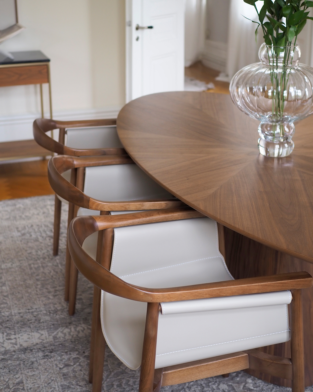 Matstol i valnötsfinish/beige - 16