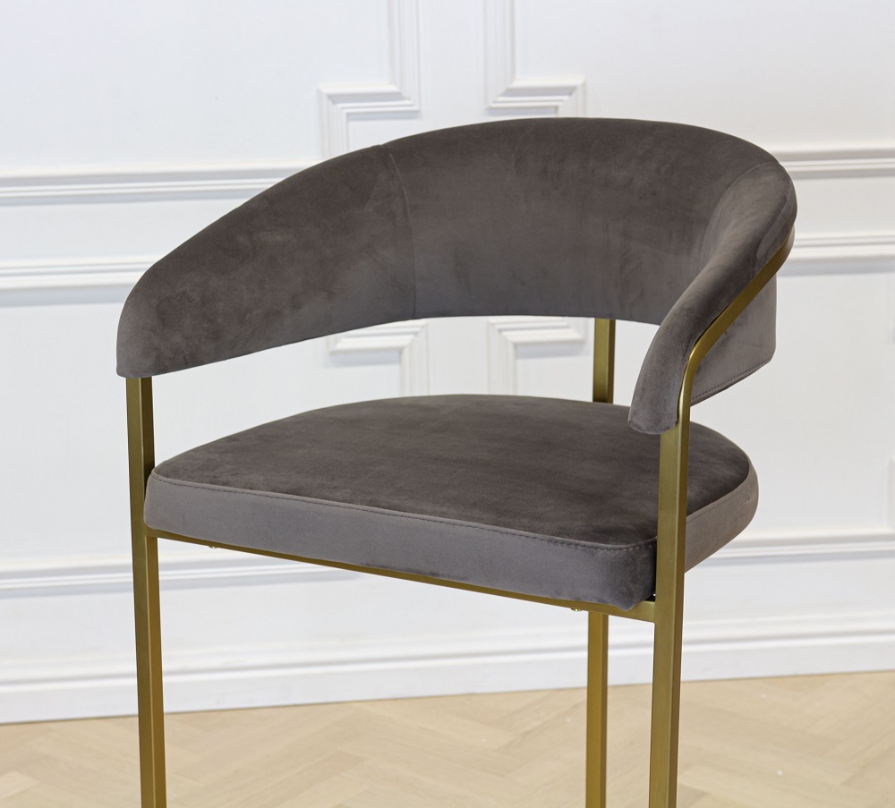 chloe-inzoomad-barstol-mattguld-grå