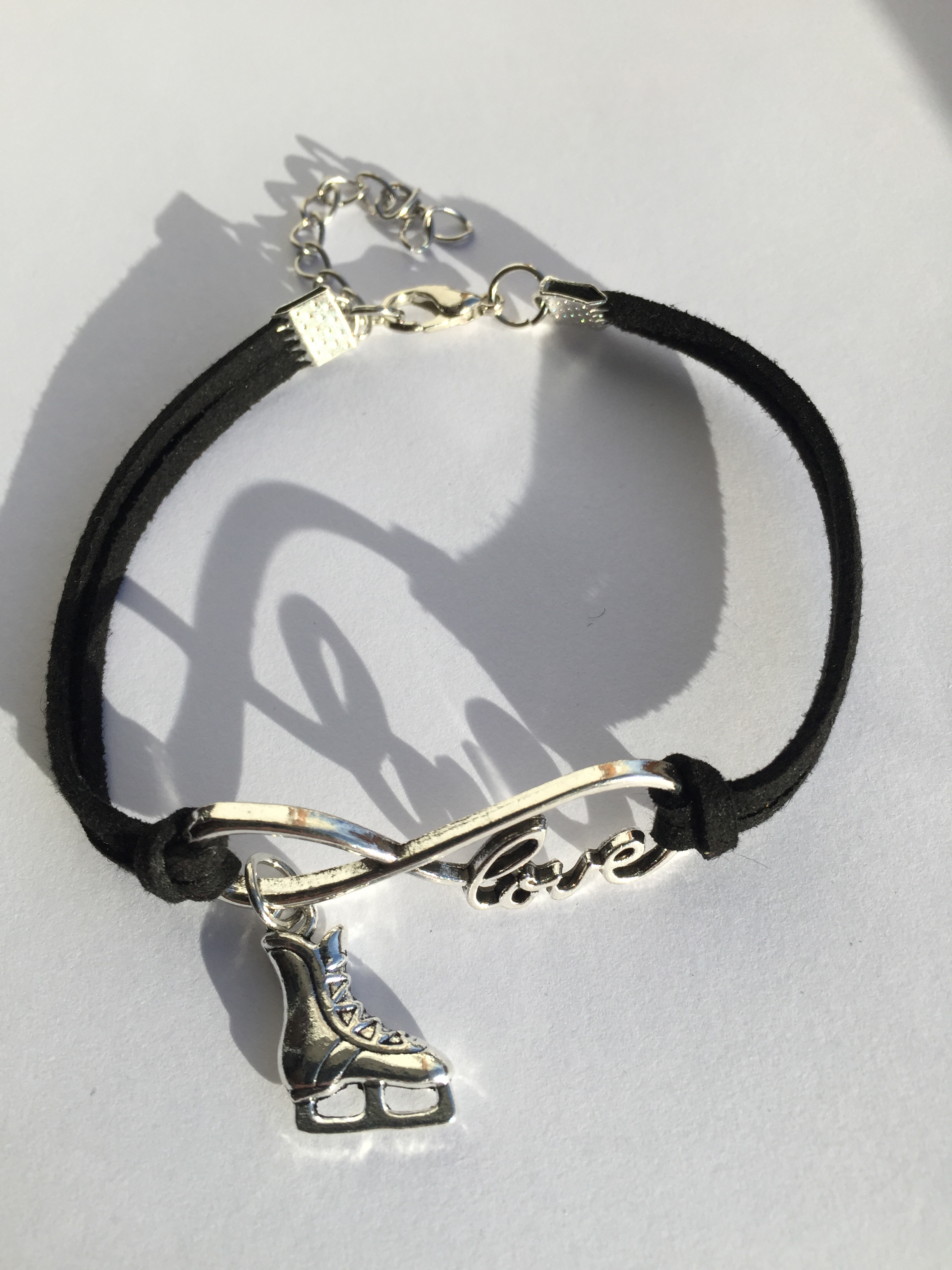 Armband i svart - love