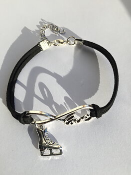 Armband i svart - love
