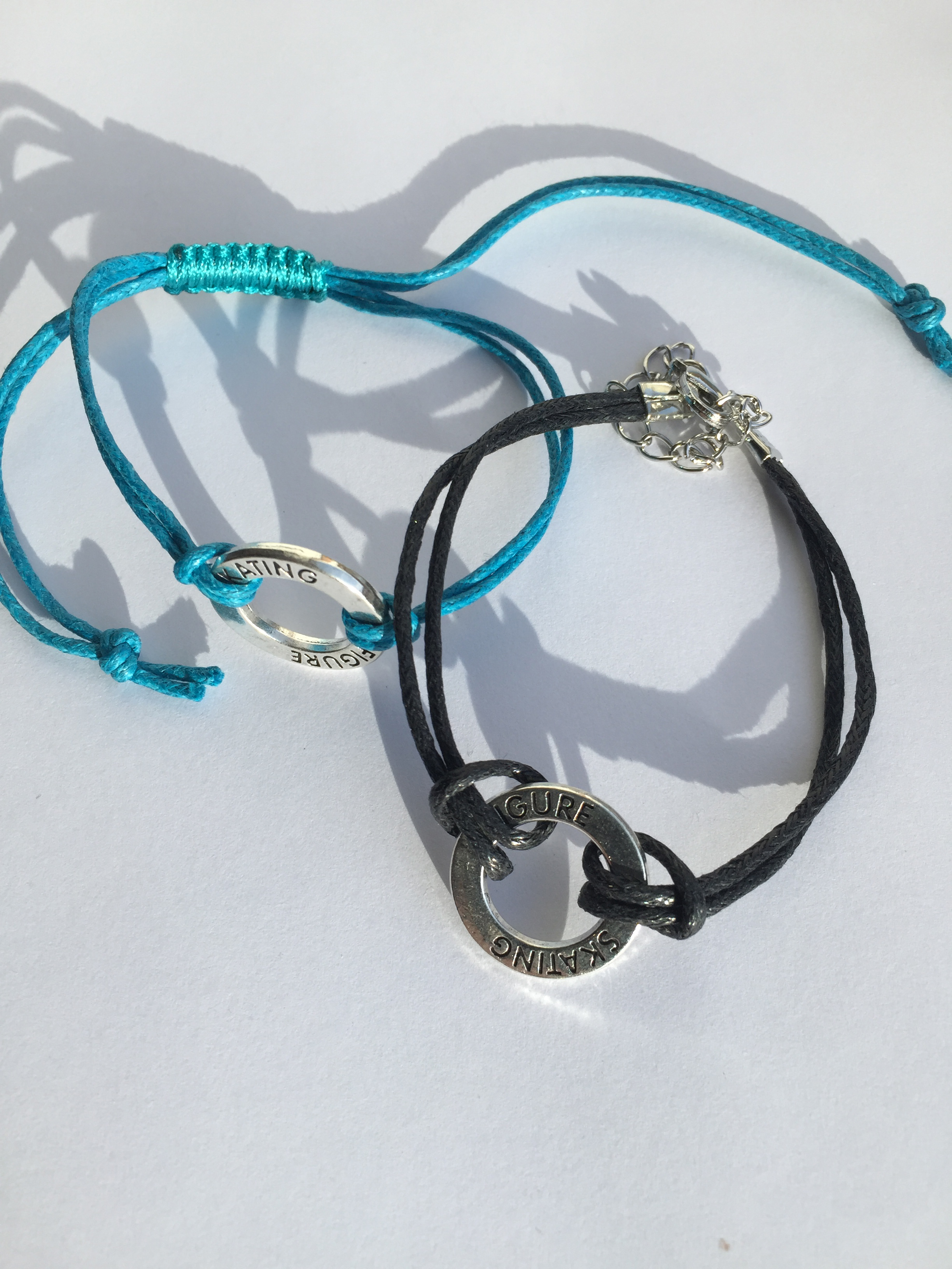 Armband i turkost eller svart