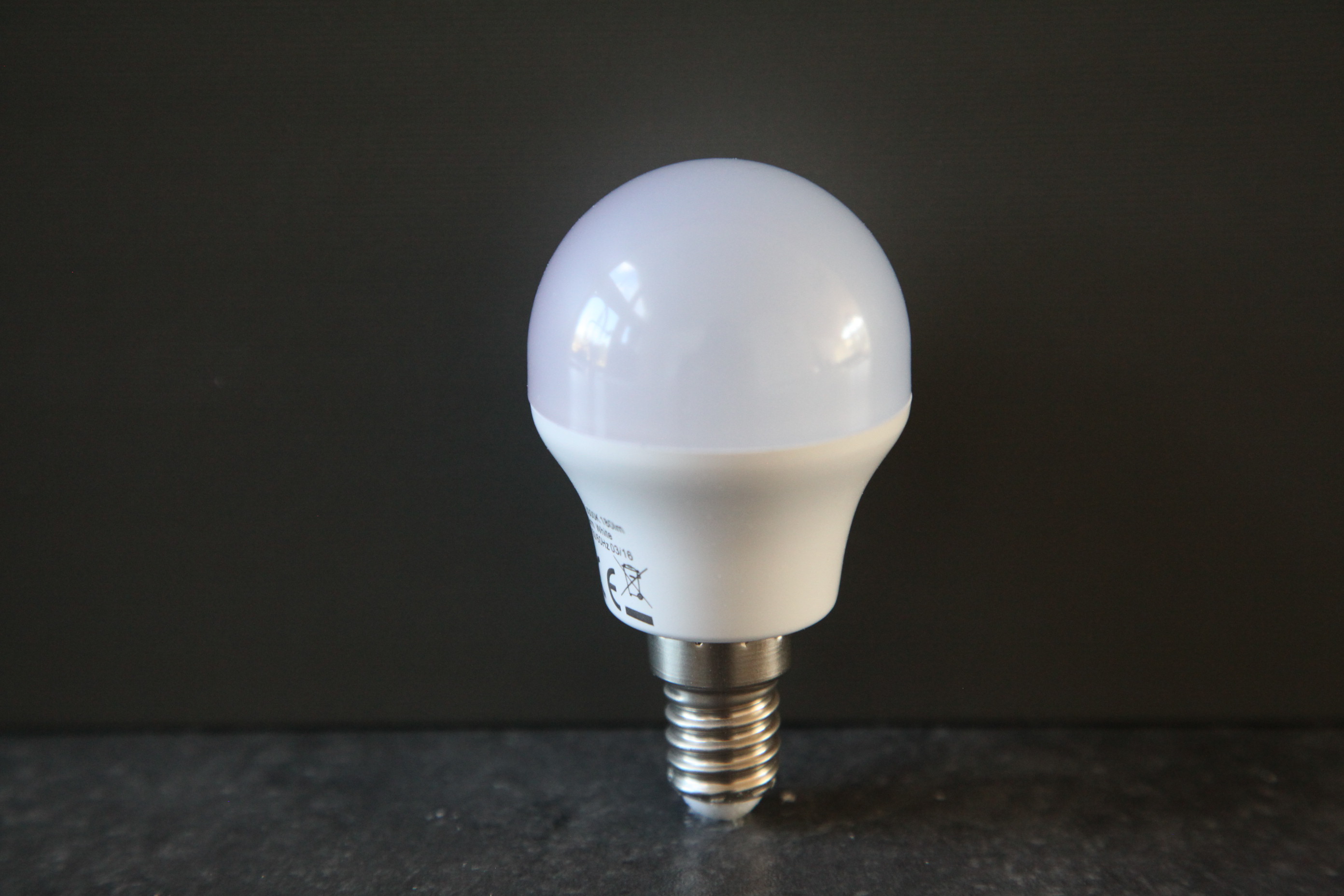 FSL LED Klotlampa 4.5W (40W) E14 3000K  470 Lumen 15000Hrs Lampor Glob