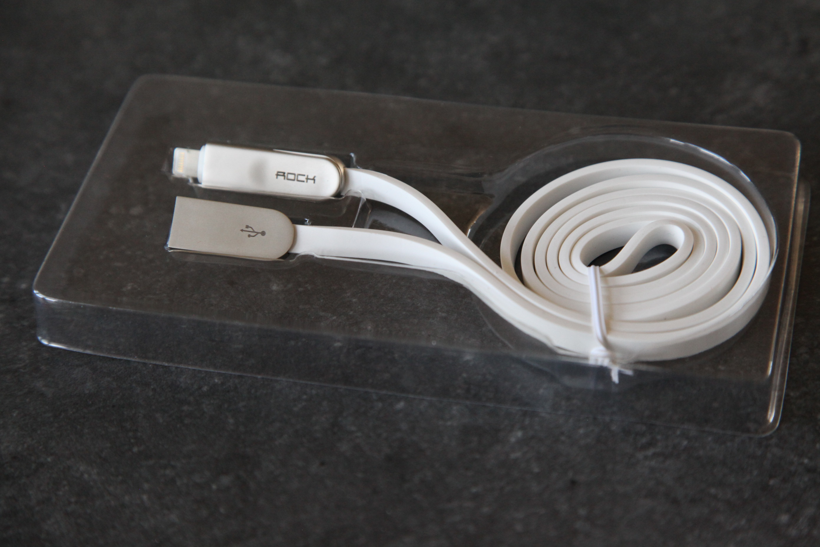 Cobbelstone 2- i -1 Laddning och Synk flatkabel  för Android-enheter, iPhone 5 / 5s, iPhone 6 / 6s, iPhone 6 Plus / 6s Plus - 2