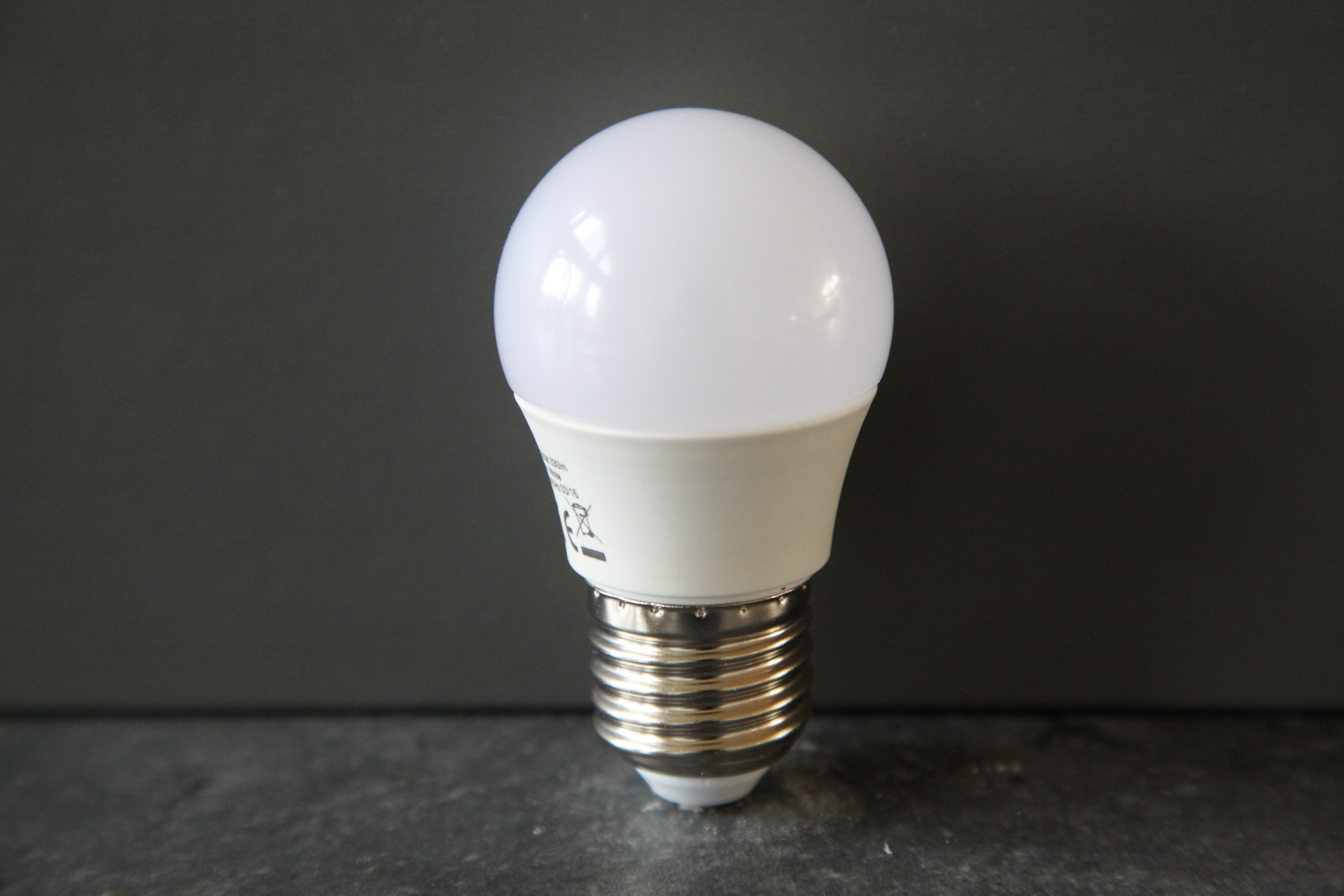LED Klotlampa 4W (30W)  E27 3000K 330 Lumen 15000Hrs  Lampor Glob 