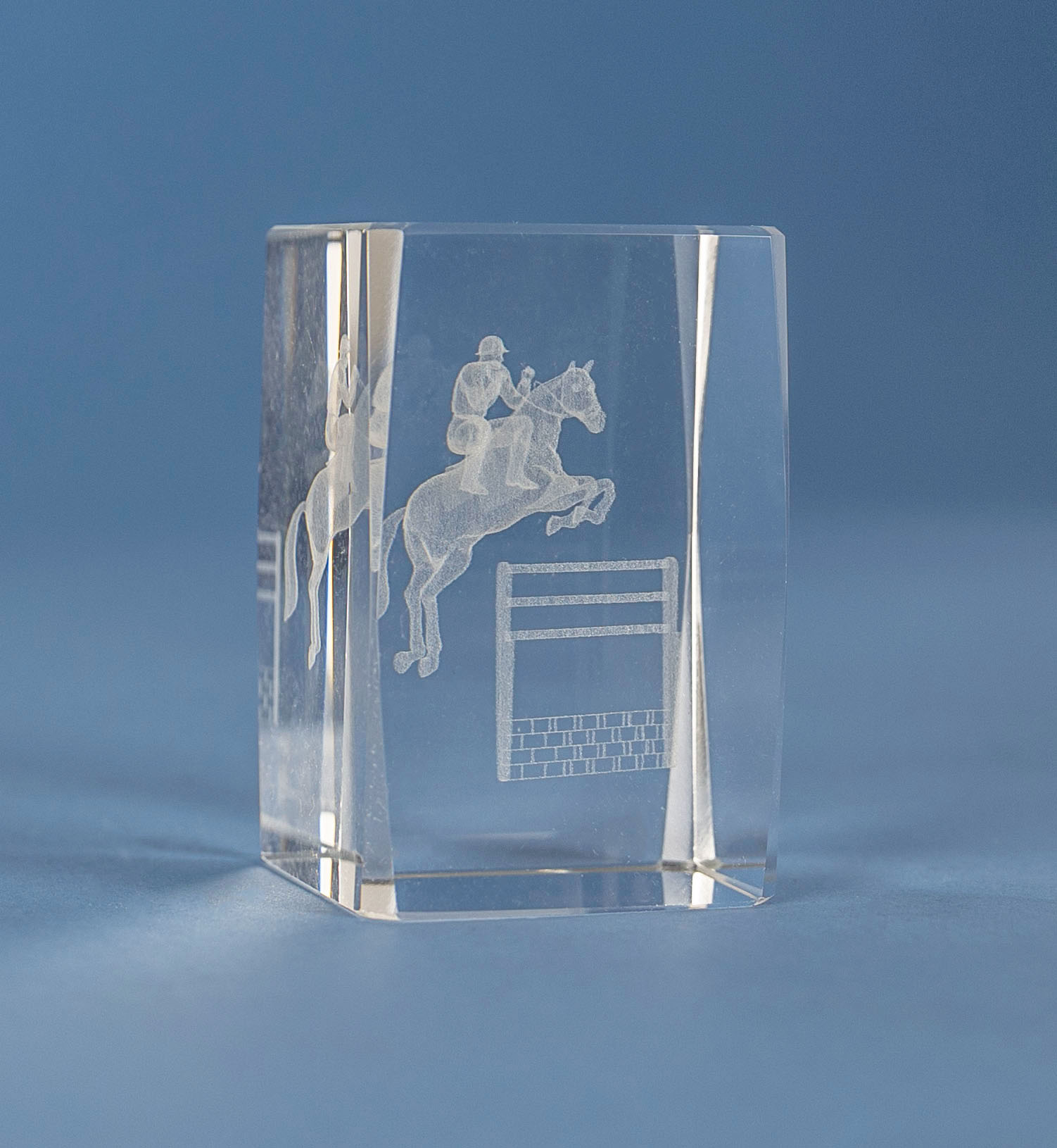 Hästhoppning motiv i 3D glas - 4 olika storlekar - Inklusive skylt med text - 2