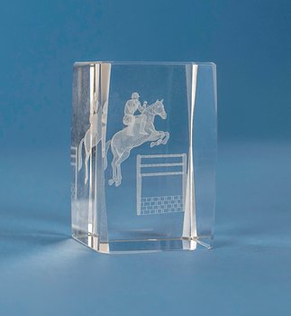 Hästhoppning motiv i 3D glas - 4 olika storlekar - Inklusive skylt med text