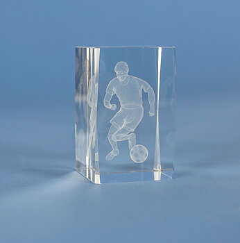 Fotbollsspelare Herrmotiv i 3D glas - 4 olika storlekar - Pris inklusive skylt med text