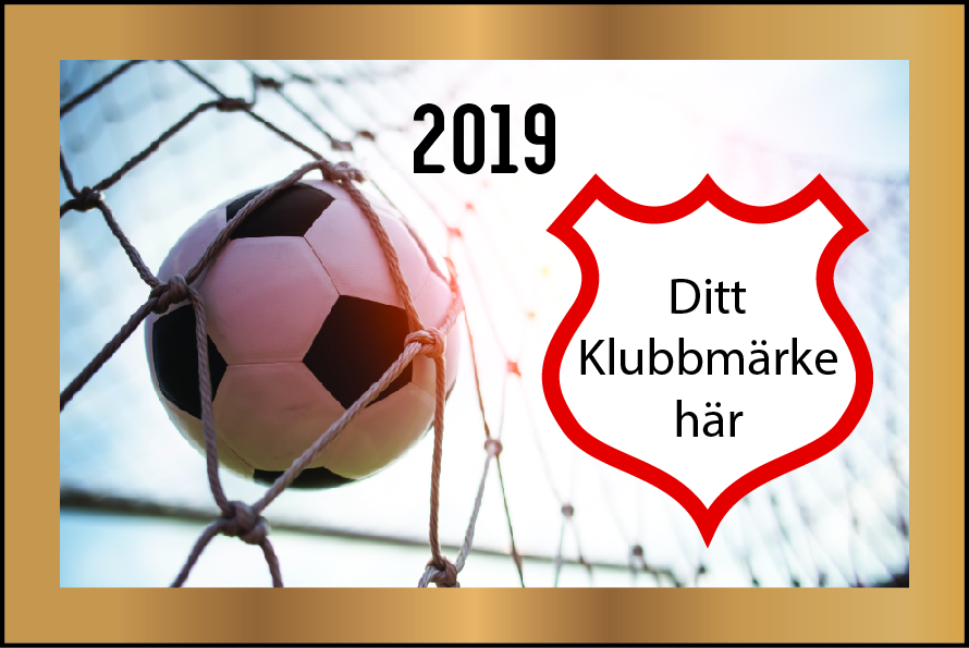 Plakett 75x50 mm i trä med monterad skylt i metall med fotbollsmotiv - Klubbmärke ingår i priset