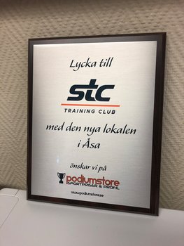 Väggplakett  storlek 150x113 mm med eget motiv - Komplett pris