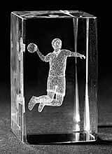 Handbollsspelare i 3D glas - 4 olika storlekar - Inklusive skylt med text