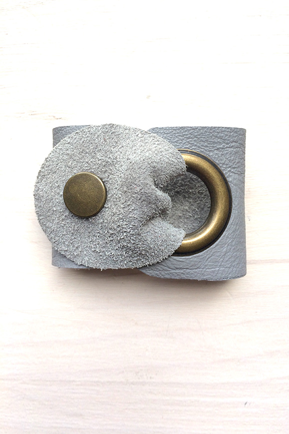 Cuff Läderarmband, grått