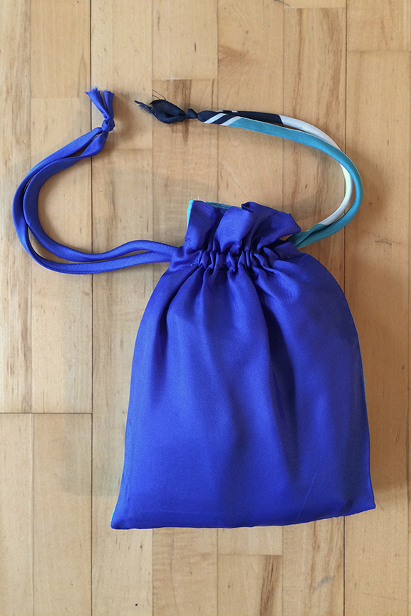 SÅLD Scarfklänning med ärm, vit/blå - 4