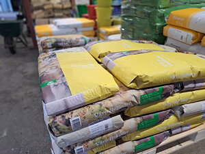 Vi har stort utbud på djurfoder.