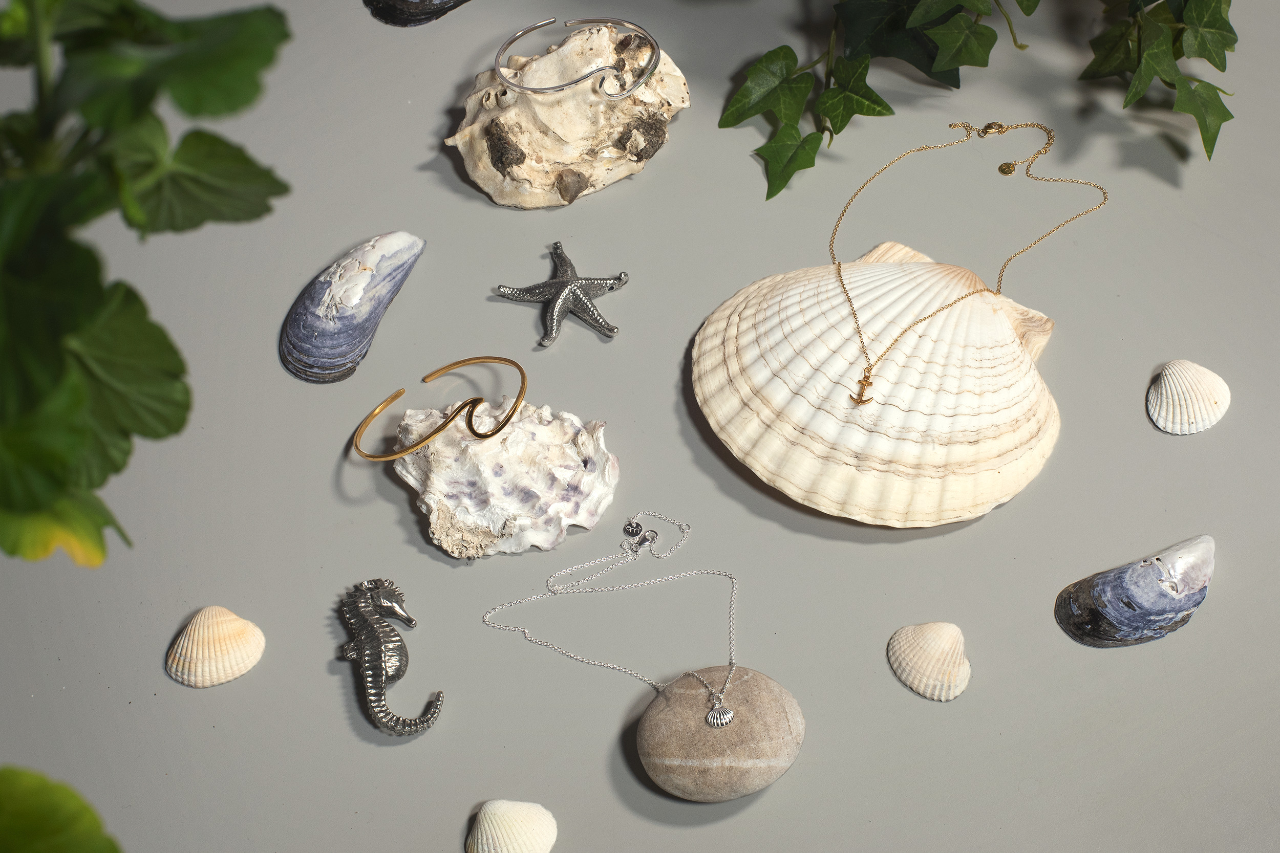 Dyk ner i ett hav av smycken  Se vårt utbud!