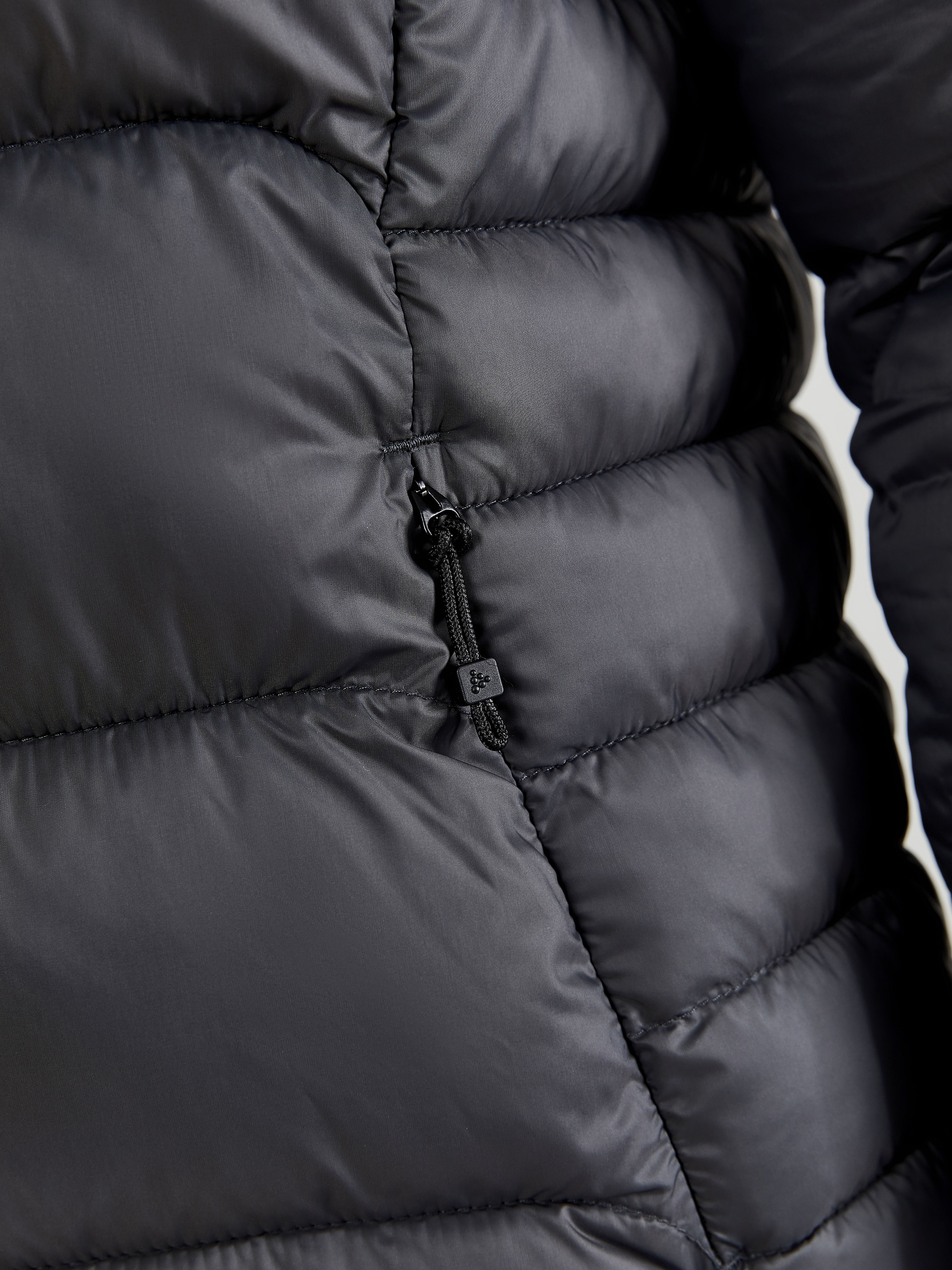 CORE EXPLORE ISOLATE JACKET W - 32