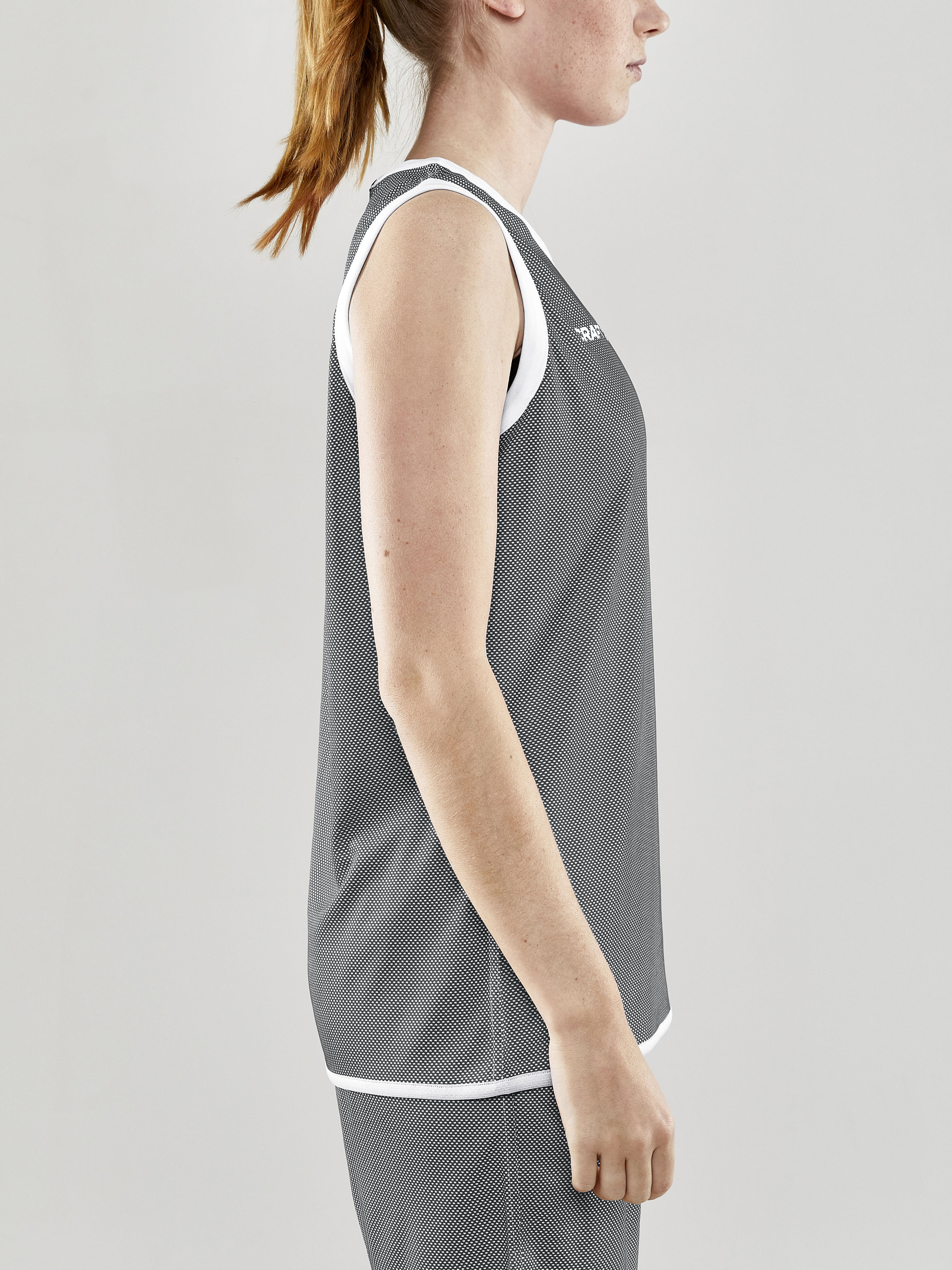 PROGRESS REVERSIBLE BASKET SINGLET W - 11
