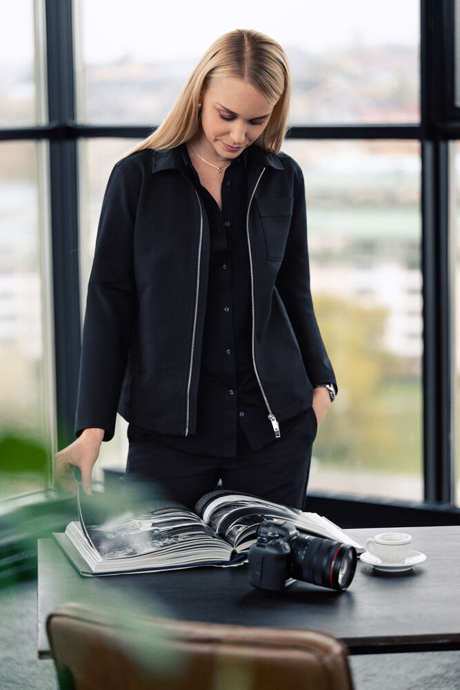 Modern Trouser Woman - 12