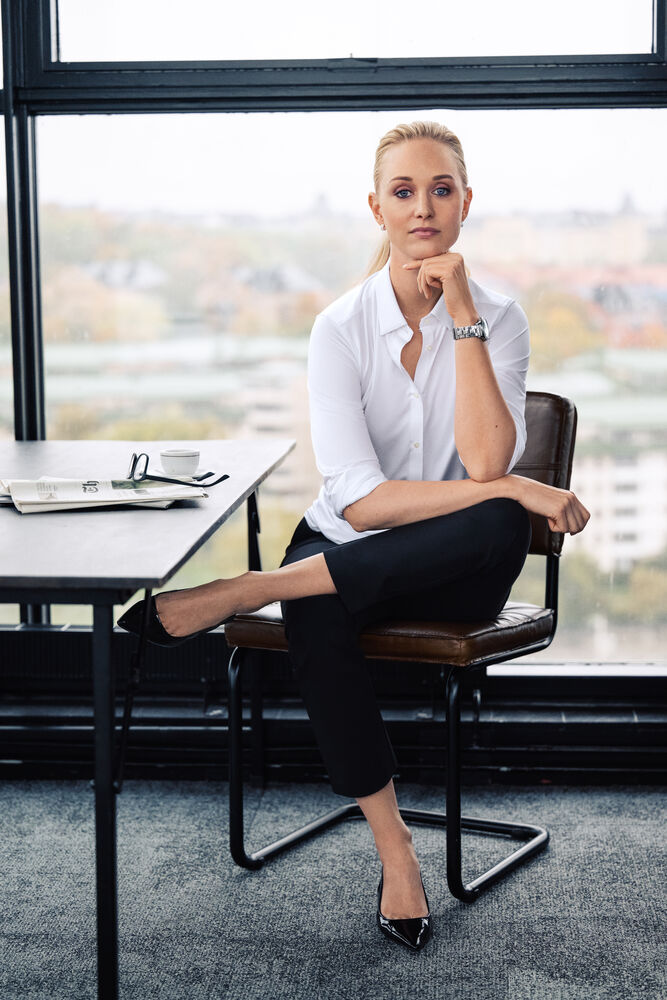 Modern Trouser Woman - 11