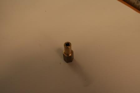 Motorknut fyrkant 3/16" till önskad gänga Mässing
