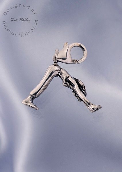 Hunden yogaberlock i silver