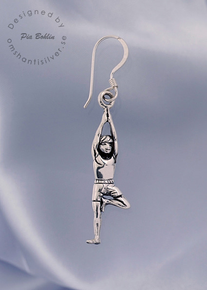 Silverearring The tree yogaposition