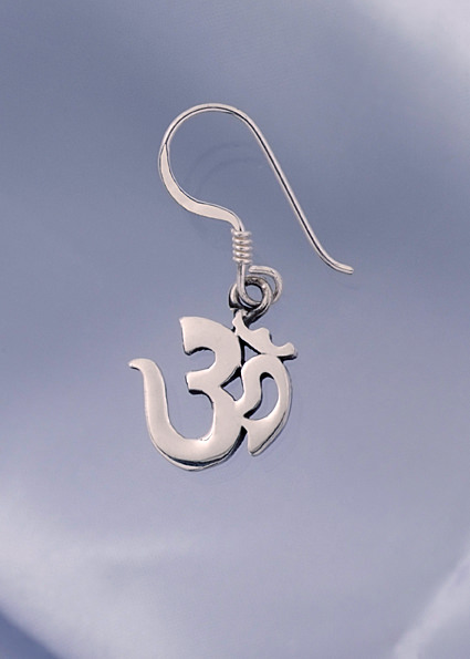 Aum silverörhängen