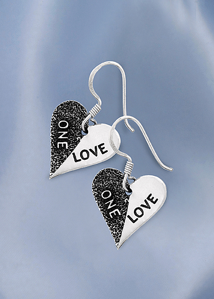 Heartearrings with the text One Love