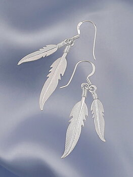 Feather earrings in silver