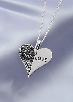 Silvernecklace with the heart One Love 