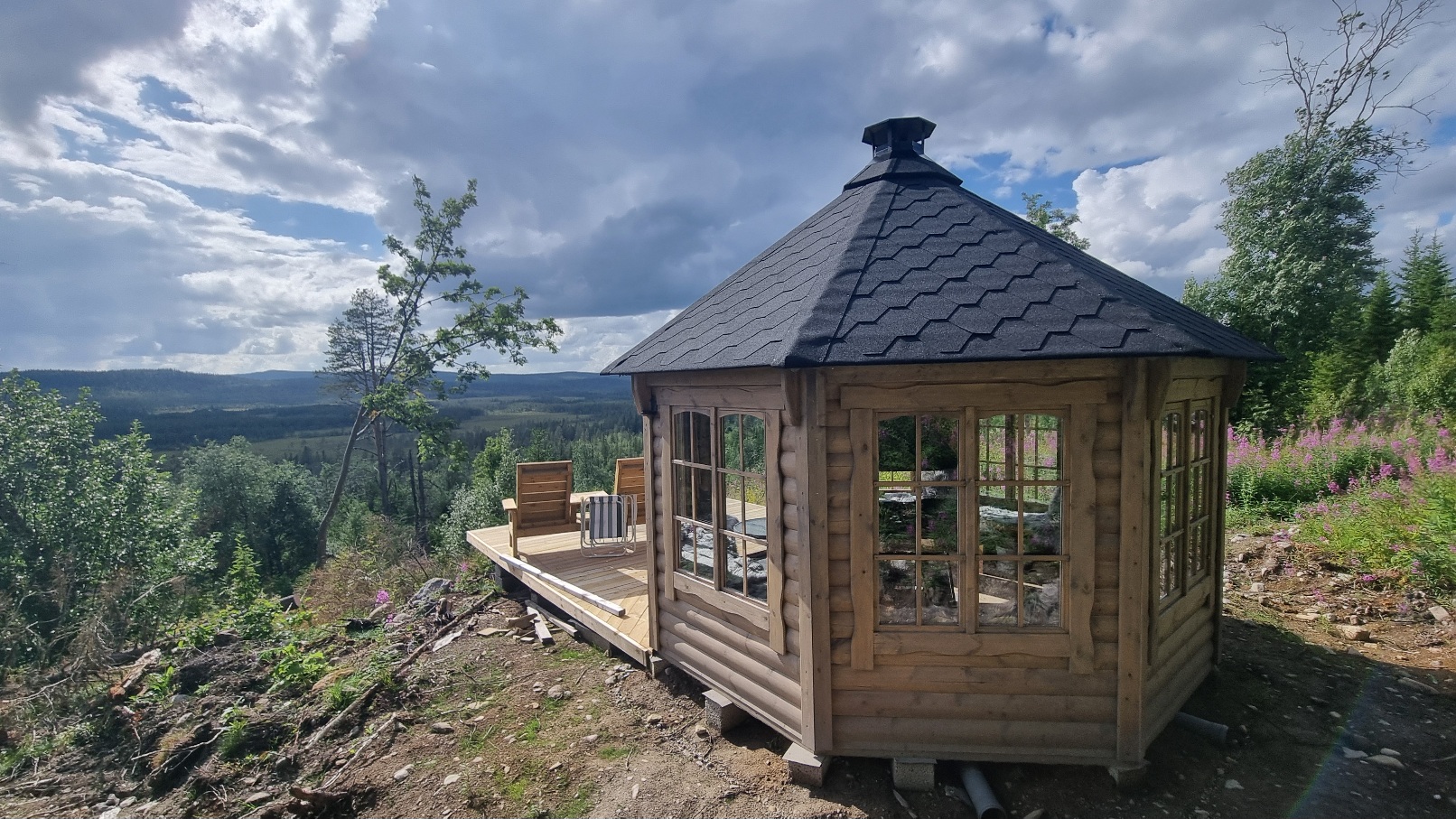 PAVILJONKI 8 KANTTI 12 Puolipyöreästä hirrestä - 26