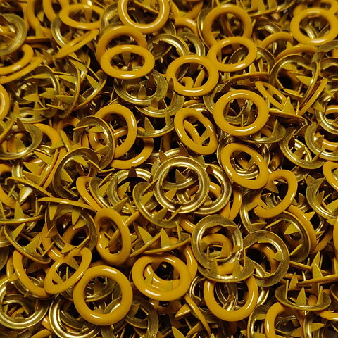 Gul Ockra Ring tryckknapp