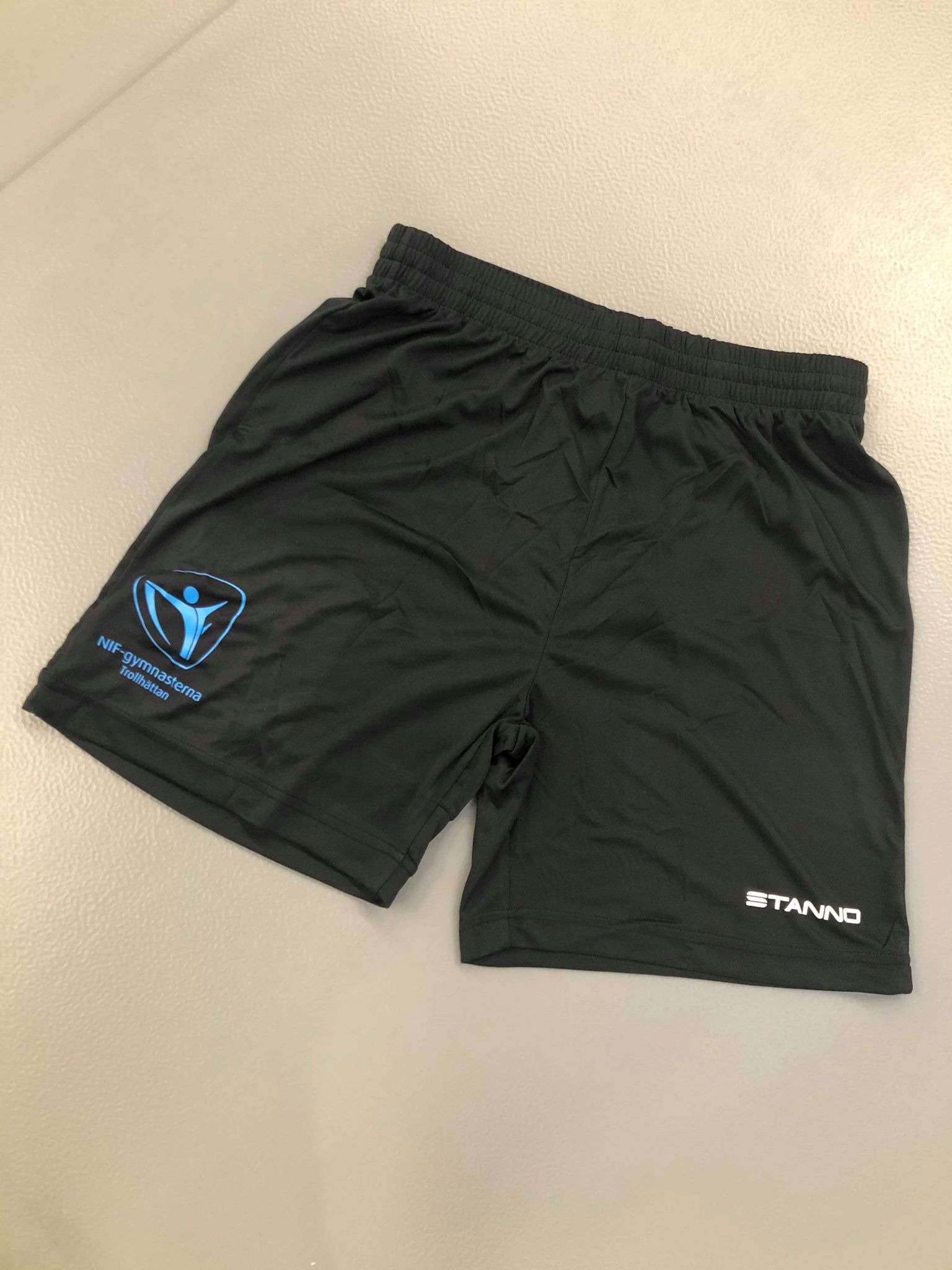 Stanno Field Shorts, Lösa shorts med NIF-gymnasternas logo